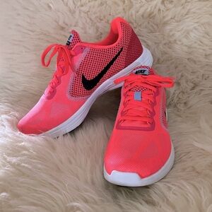 Nike Peach Revolution 3 Running Shoes